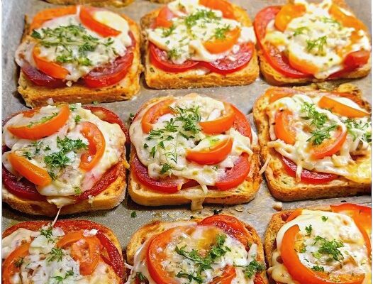 Tosty z pomidorami i mozzarellą