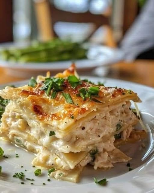 🥦🍗🧀 Wiosenna Lasagne Alfredo z Kurczakiem i Warzywami – kremowa, sycąca i pełna smaku