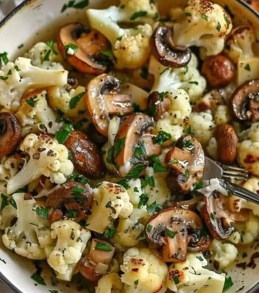 Pieczarki Czosnkowe z Kalafiorem z Piekarnika – Prosty i Aromatyczny Obiad