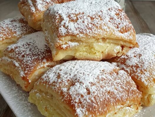 Babcine Kieszonki z Twarogu w 10 Minut – Niesamowicie Pyszne i Delikatne!